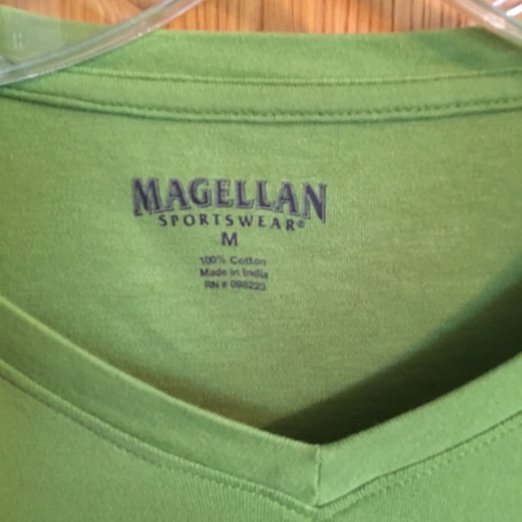 ⭐️Magellan l/s top size Med - Picture 2 of 2